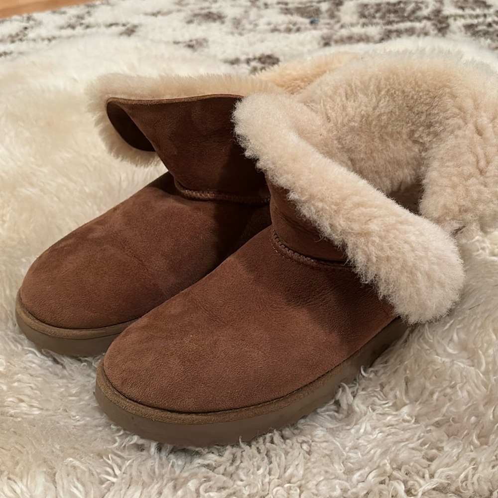 Camel UGG Boots, women’s size 8. Good condition.